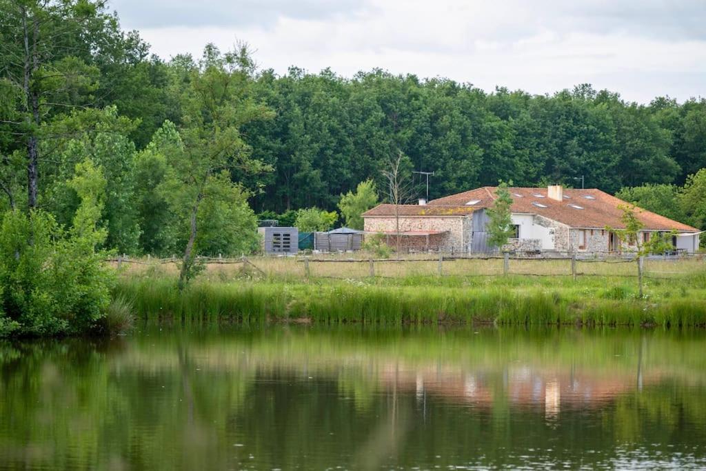 L'Evasion En Pierre Piscine Et Etang Prive Villa Sevremoine Eksteriør bilde